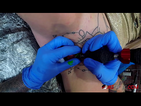 ❤️ Itin tatuiruota karšta Sully Savage gavo tatuiruotę ant savo klitorio ️❌ Kietas porno prie porno lt.drpornofilme.ru ️❤